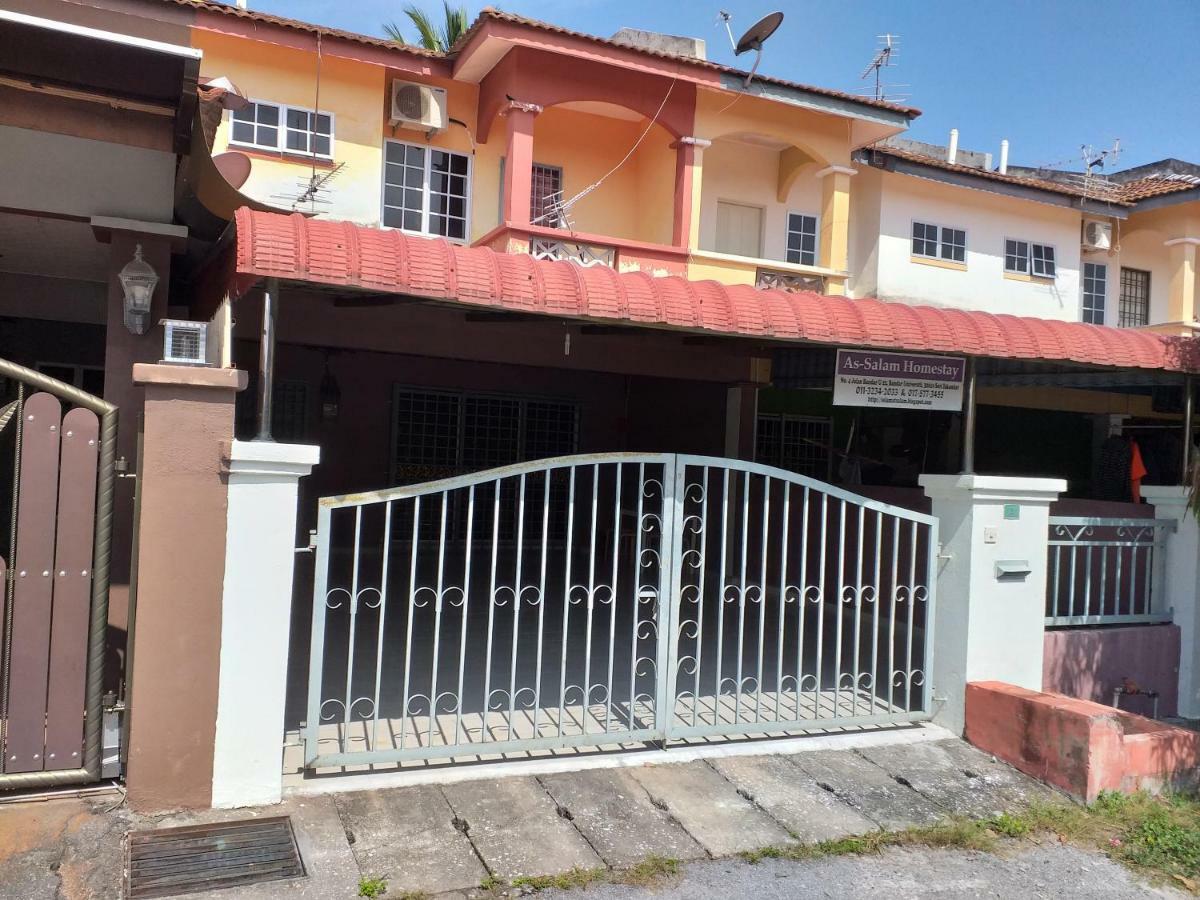 Assalam Homestay Seri Iskandar Exterior photo